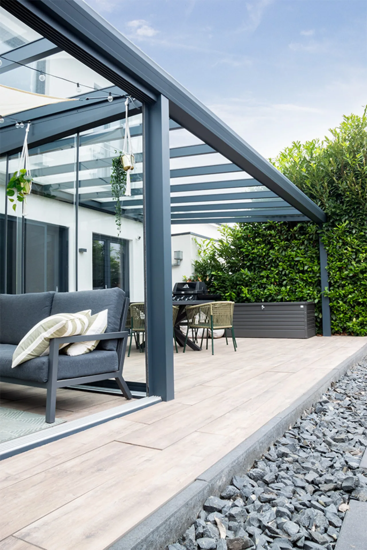 Topline XL RAL7016 Panorama Keilfenster 1 web